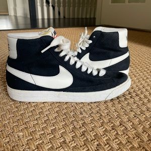 Nike Blazer Mid - Black Velvet with Blue Soles